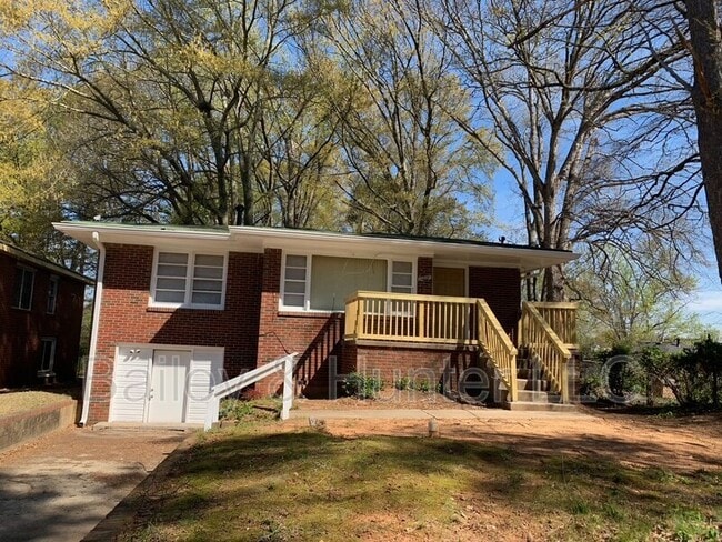 Photo - 1421 Adele Ave SW House