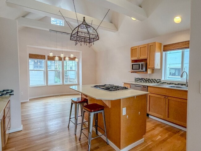 Building Photo - Contemporary 3bd/2.5bth Magnolia Townhome, $4,250/mo.