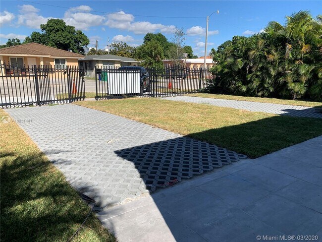 Foto del edificio - 5170 NW 2nd Terrace