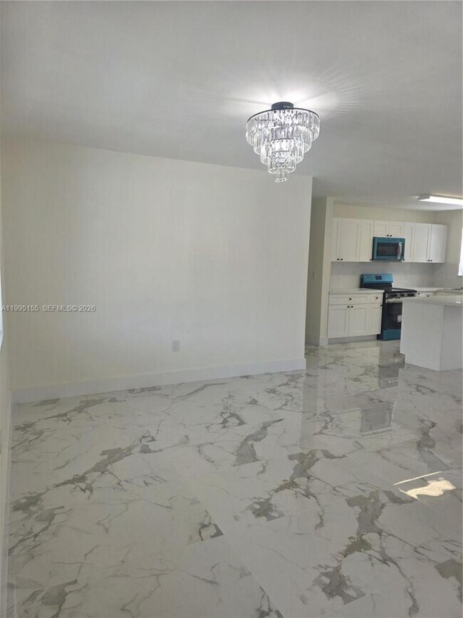 Foto del edificio - 443 NW 23rd Pl