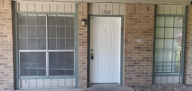 Building Photo - 1710 Rawhide Loop