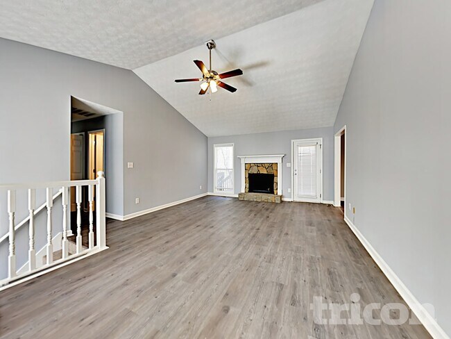 Foto del edificio - 229 Oak Landing Dr