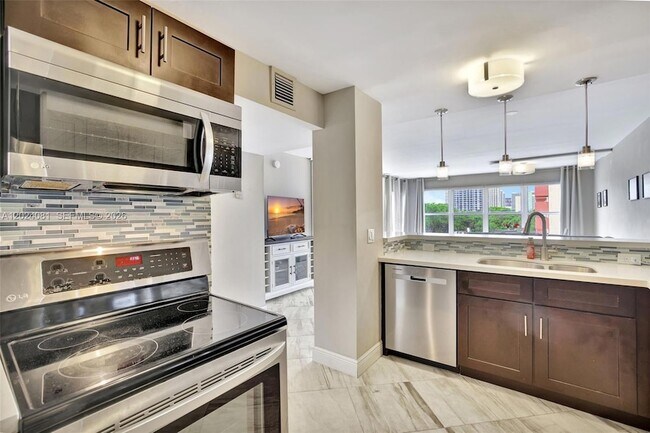 Foto del edificio - 3000 E Sunrise Blvd