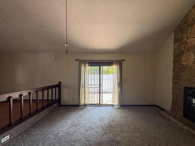 Building Photo - Cute 3 Bed 1.5 Bath Home Near Fort Bragg
