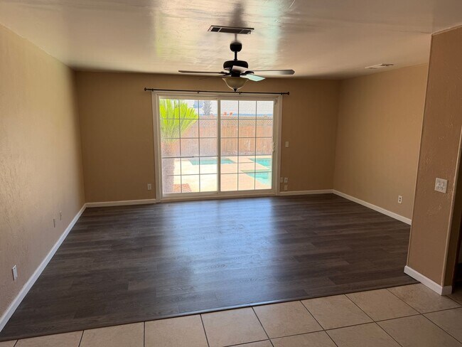 Foto del edificio - 1335 W Evergreen Ct