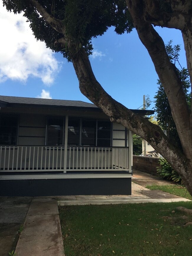 Building Photo - Completely renovated 3 bedroom 2 bath Wahi...