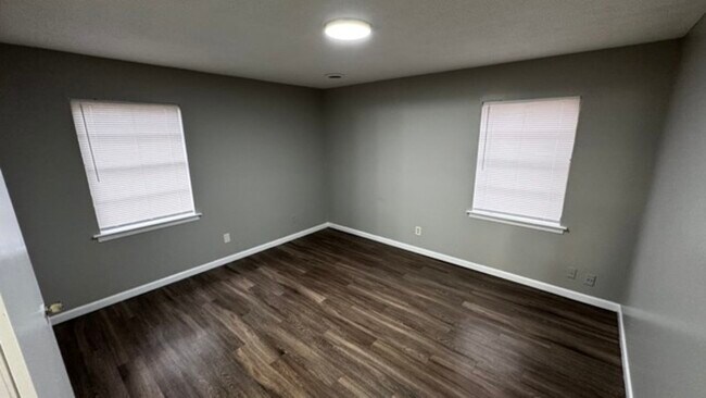 Building Photo - 5853 Cherokee Dr