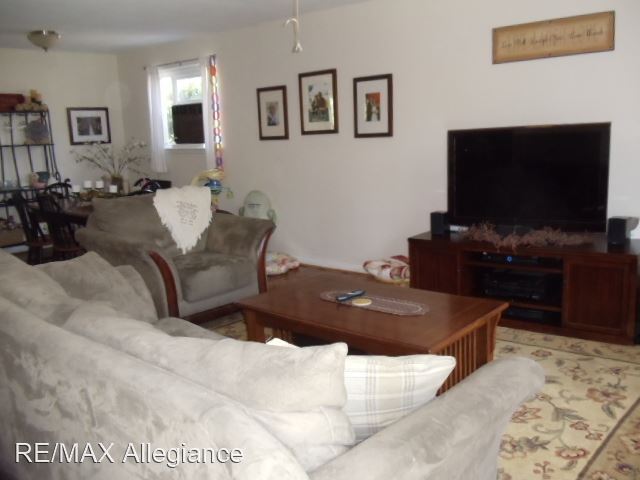 Foto del edificio - 3 br, 1.5 bath House - 8369 WOODY DRIVE