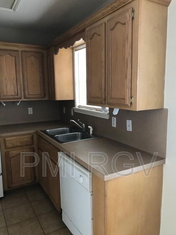 Building Photo - 417 La Mancha Dr