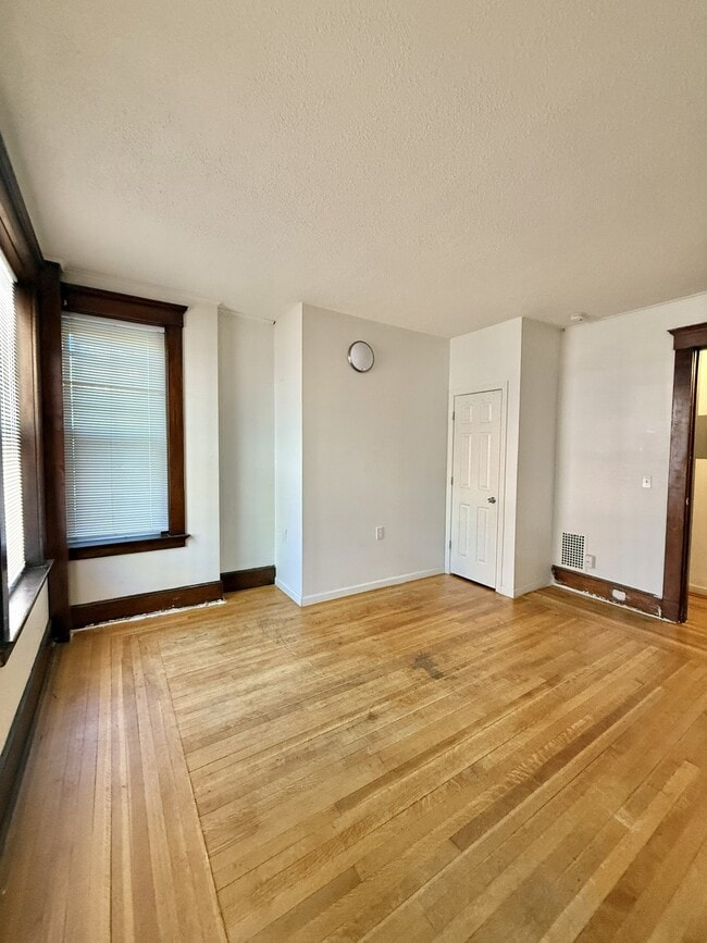 Building Photo - 322 Edgewood Ave
