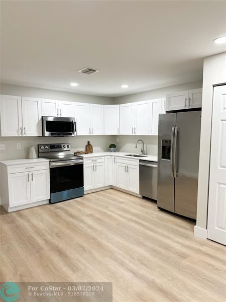 Foto del edificio - 702 NW 18th St