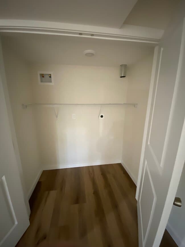 Building Photo - 64 Hallock Landing Rd