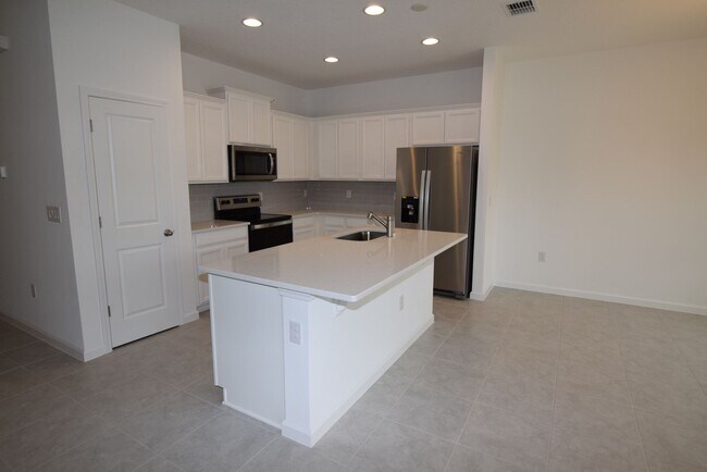 Building Photo - 3 Bedroom,  Bath Single Family Home For Re...