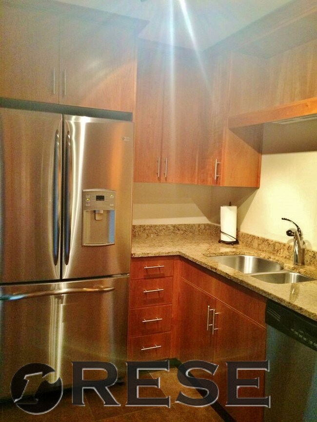 Building Photo - Stunning Condo in Heart of SLC