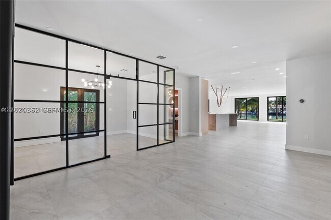Building Photo - 550 S Shore Dr
