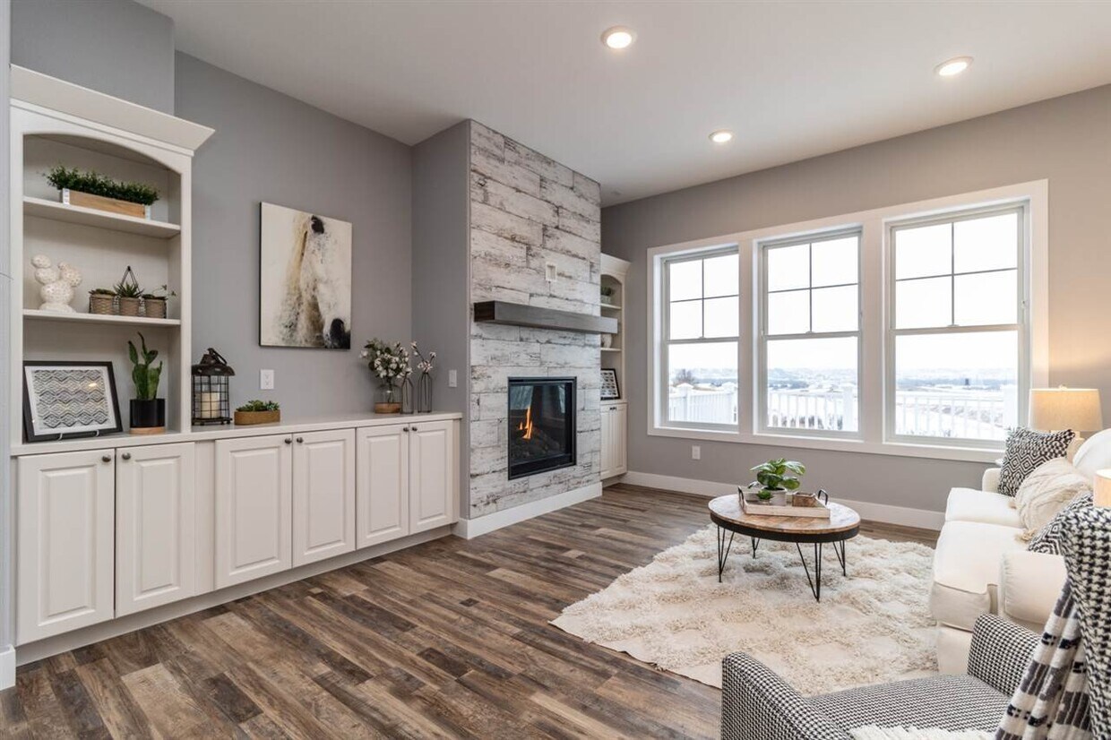 Foto principal - 805 28th St NW