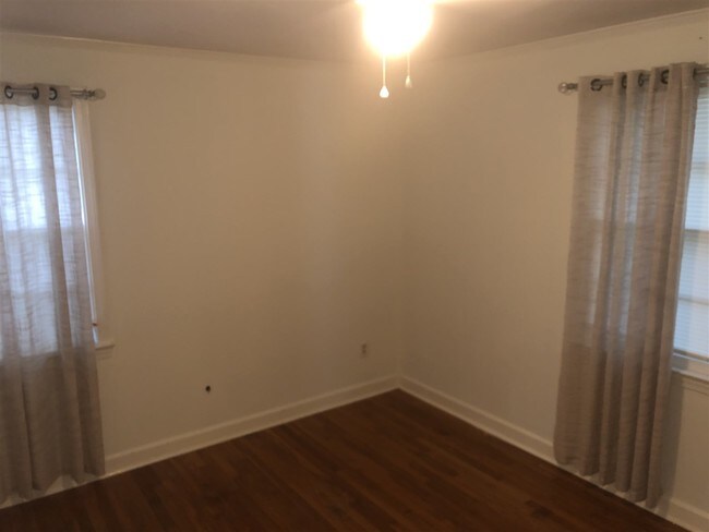 Building Photo - 877 US-51