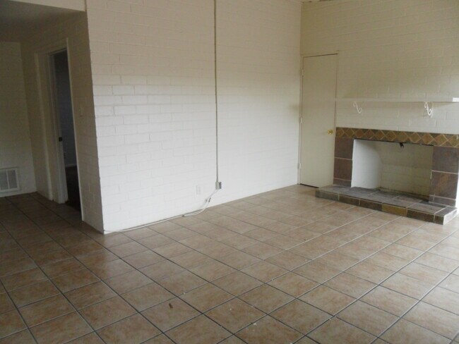Encantadora sala de estar - 516 E Waverly St