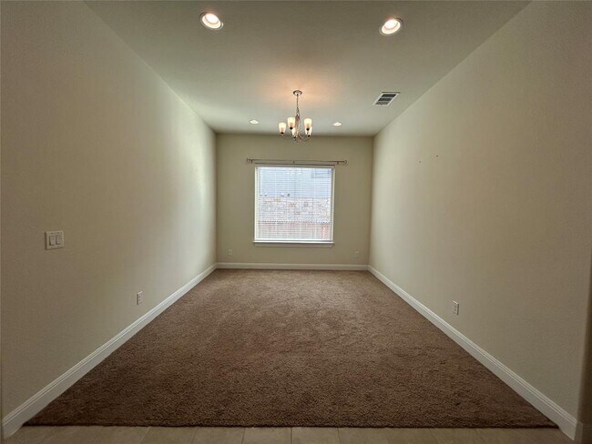 Building Photo - 3005 Zelma Dr