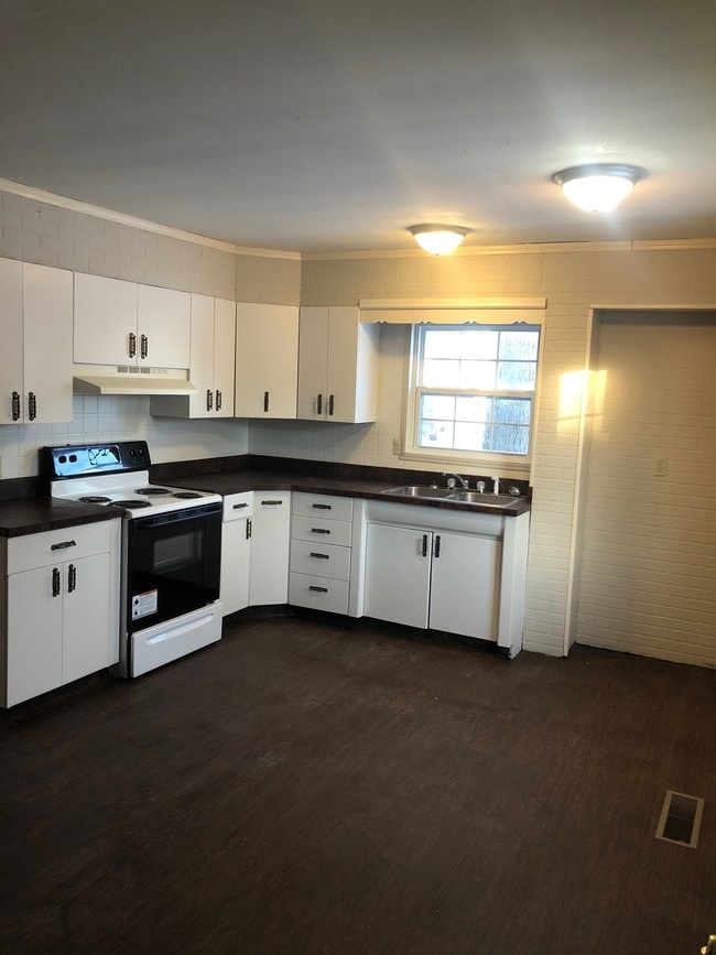 Building Photo - 5002 Arrowhead Blvd
