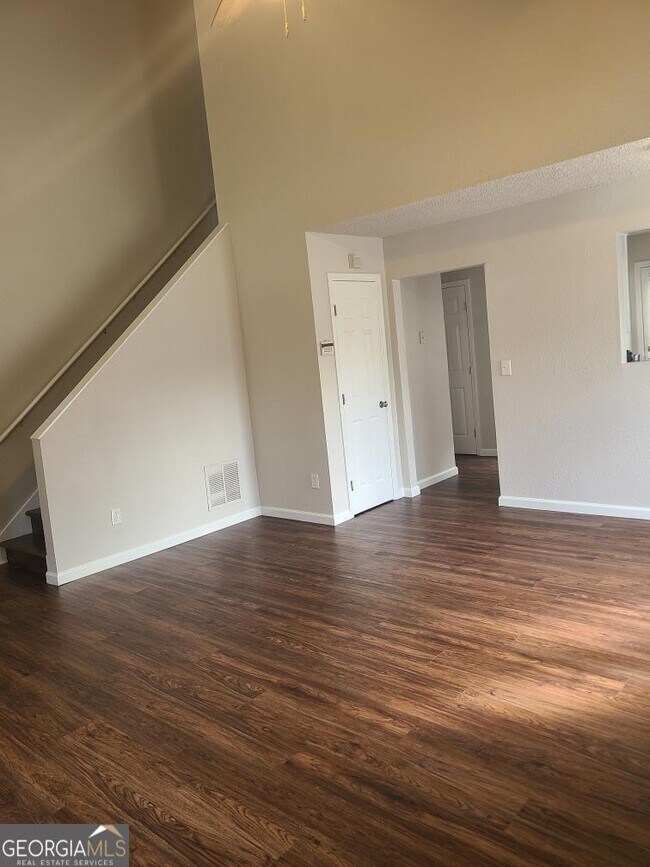 Foto del edificio - 1604 Picadilly Ct NE