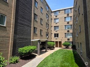 Building Photo - 7320 N Rogers Ave