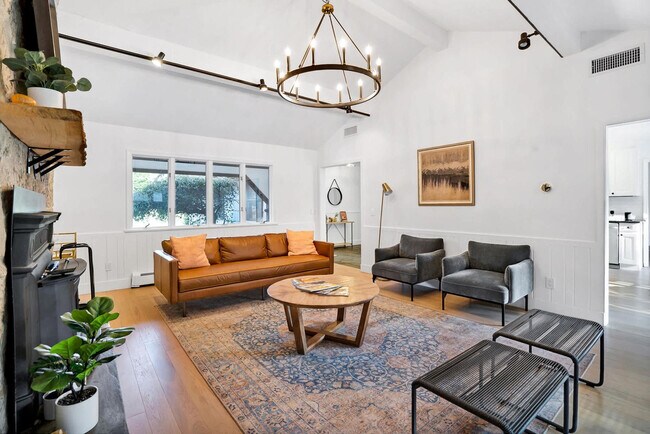 Foto del edificio - 450 Eastward Ct