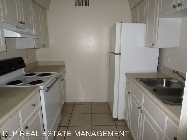 Foto del edificio - 1835 S Segrave St