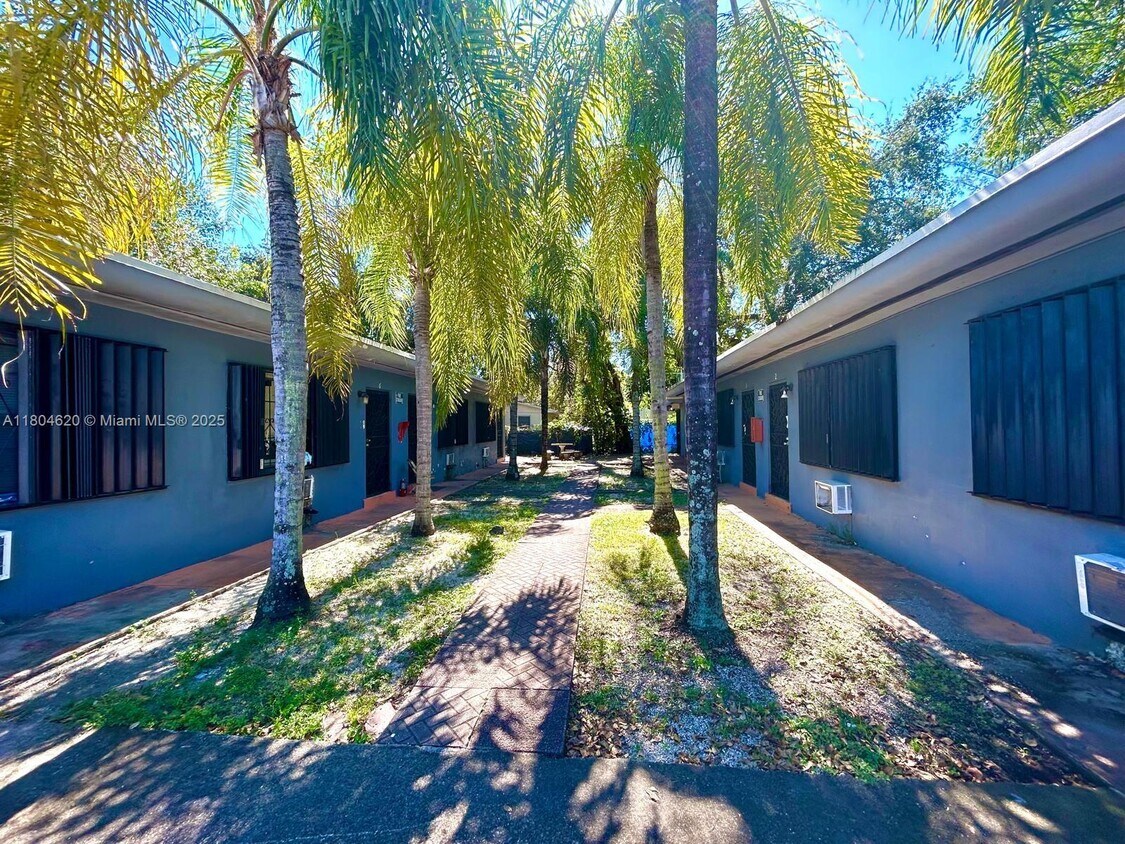 Primary Photo - 20 NW 71st St