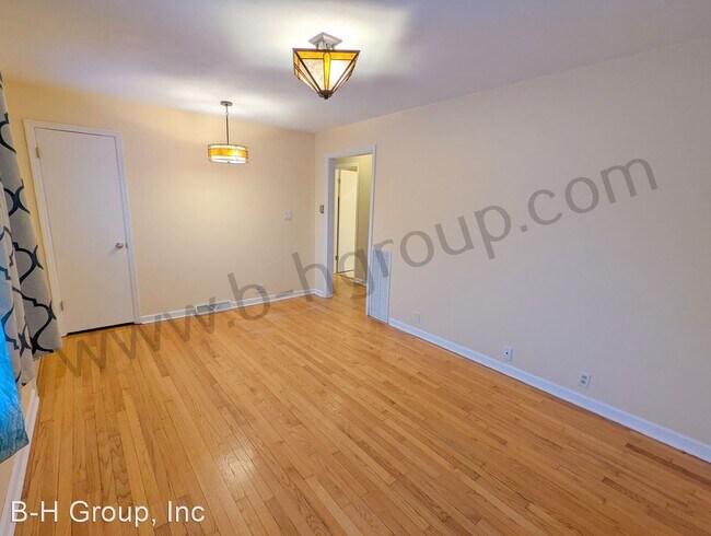 Foto del edificio - 3 br, 1 bath House - 11120 8th  Ave