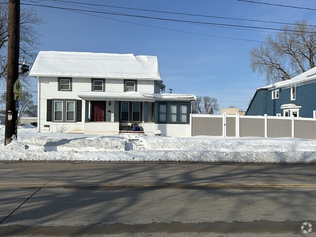 Building Photo - 600 3rd St