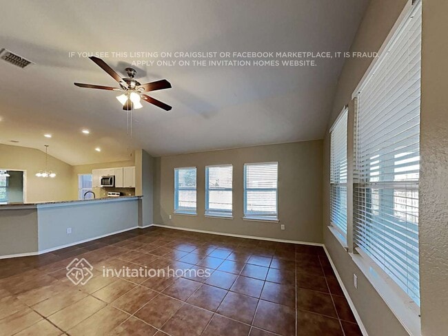 Building Photo - 562 Hickory Ln