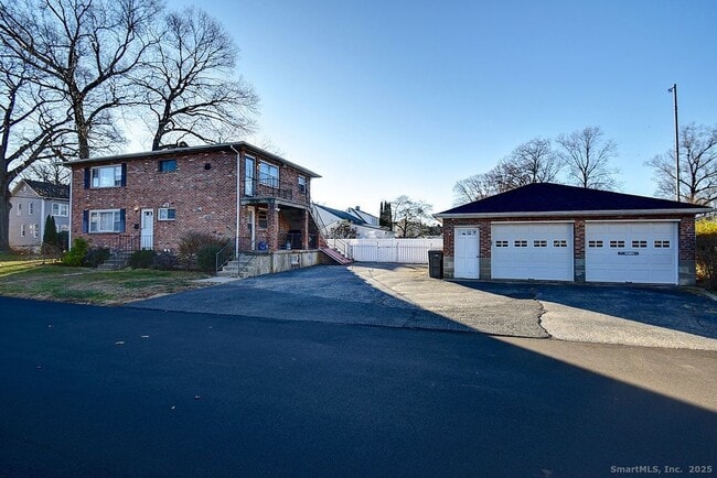 Building Photo - 139 Phyllis Dr