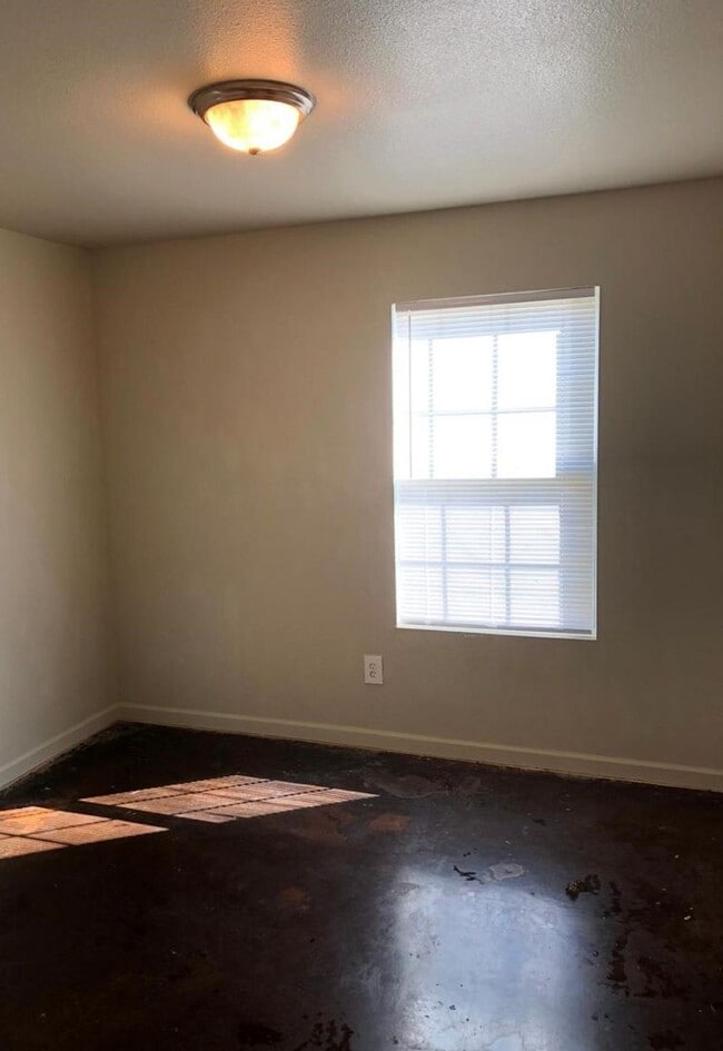 Building Photo - 415 Lethia St