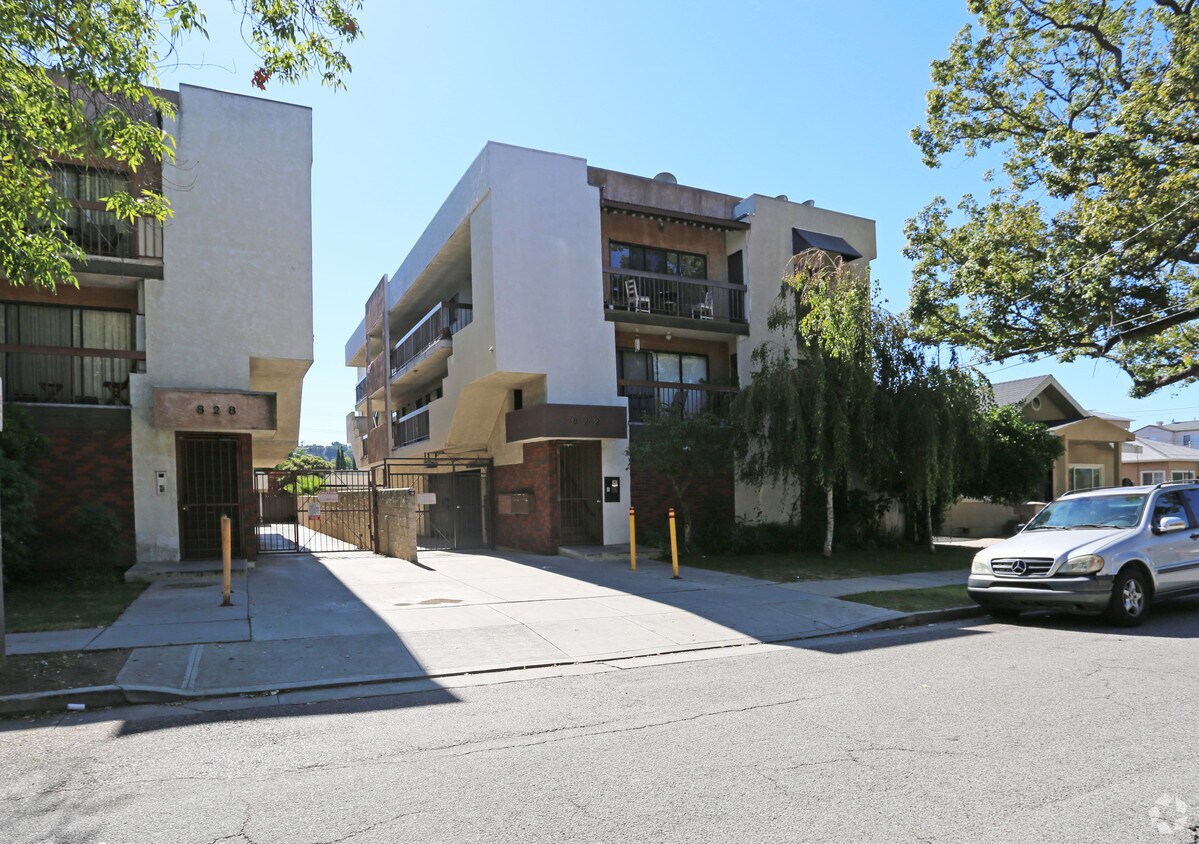 Building Photo - 828 Raleigh St