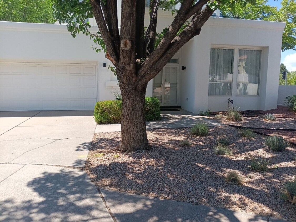Foto principal - 3 Bedroom, 2.5 Bathroom Home! Schedule a S...