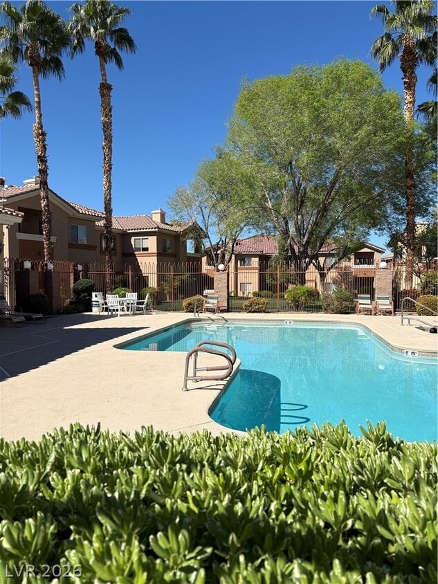 Foto del edificio - 1050 E Cactus Ave