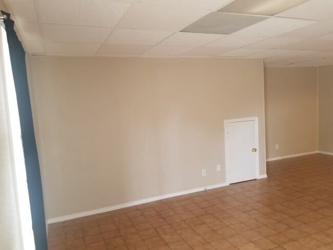 Building Photo - 300 E Champion St