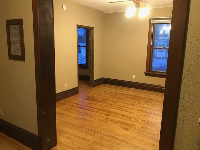 Building Photo - 1030 N 5th St