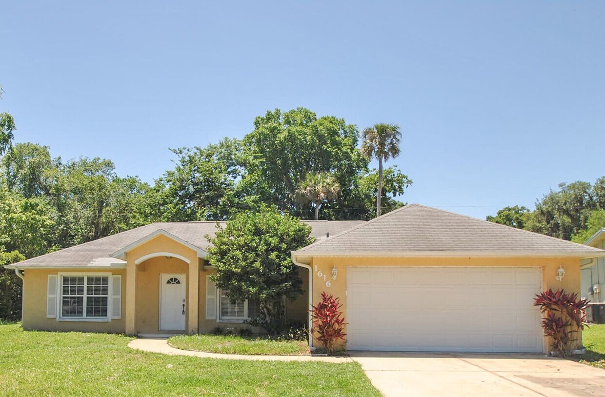 Primary Photo - 1616 Queen Palm Dr