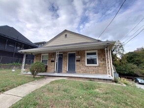 Building Photo - 643 W 1st St