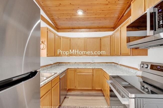 Building Photo - Updated Cottage in Gladstone!