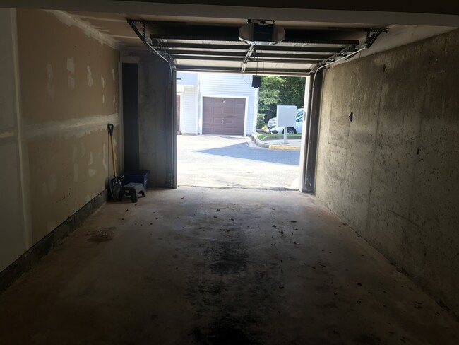 Building Photo - 1623 Carriage House Ter