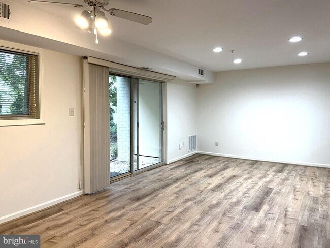 Foto del edificio - 1117 Primrose Ct