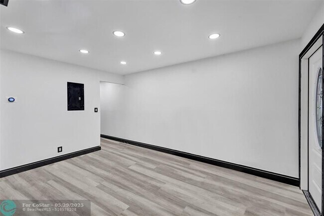 Foto del edificio - 5310 NW 16th St