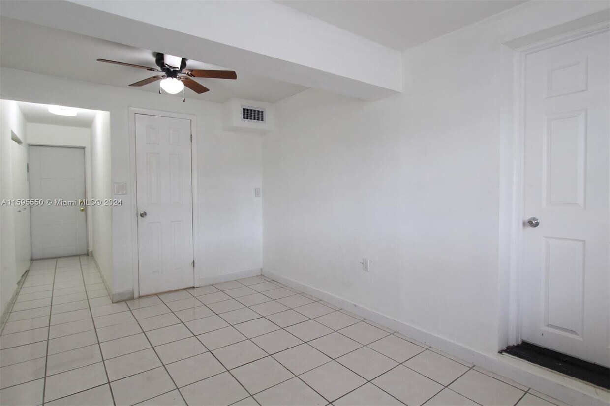 Foto principal - 4051 NW 2nd St