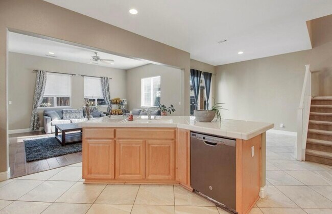 Building Photo - 4353 Middlefield Dr
