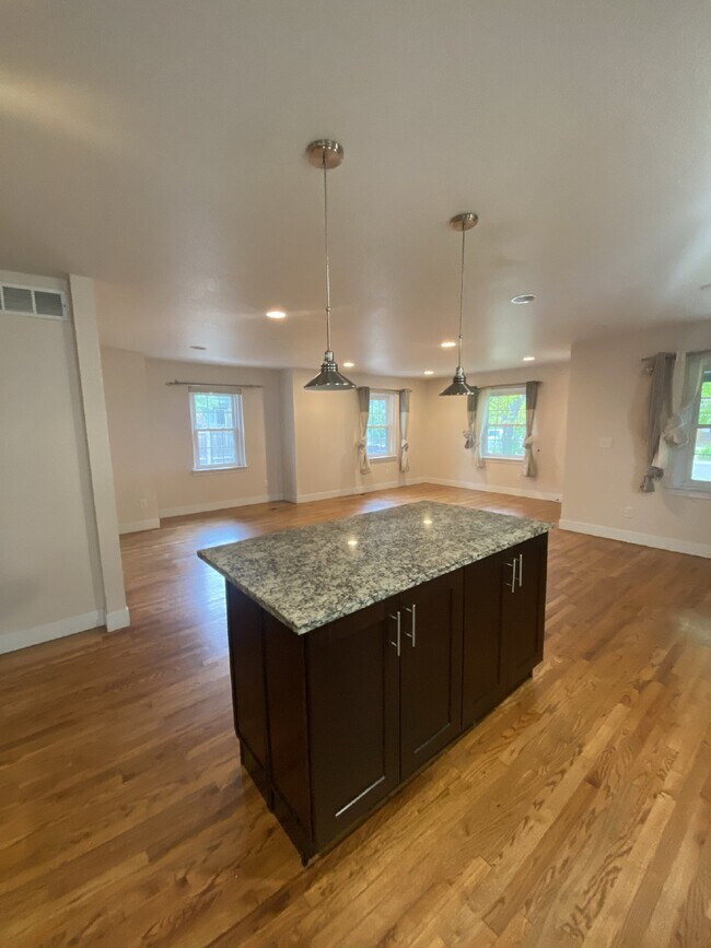 Foto del edificio - 3 bed/ 3 bath Home in Mayfair