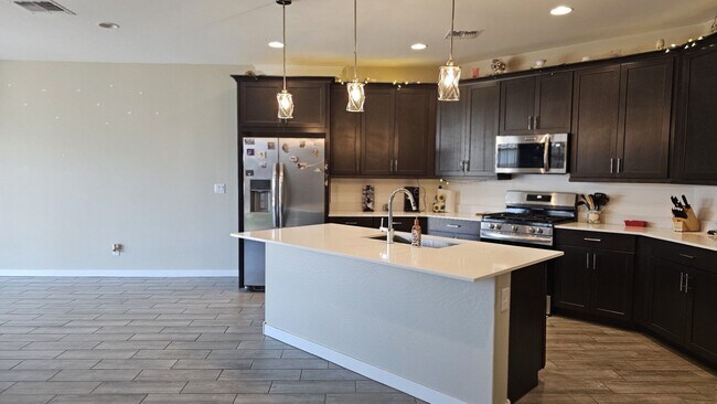 Building Photo - Newer Build 4-bedroom, 3 bath in San Tan V...
