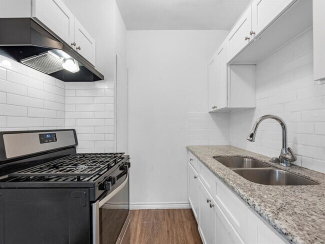 Building Photo - 222 Grace St